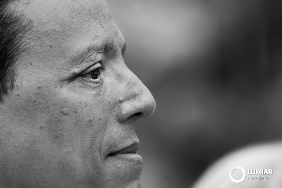 emoção do noiva à espera da noiva