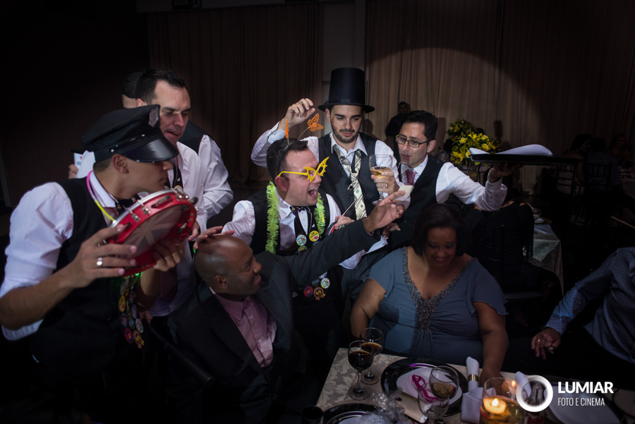 hora da gravata do noivo