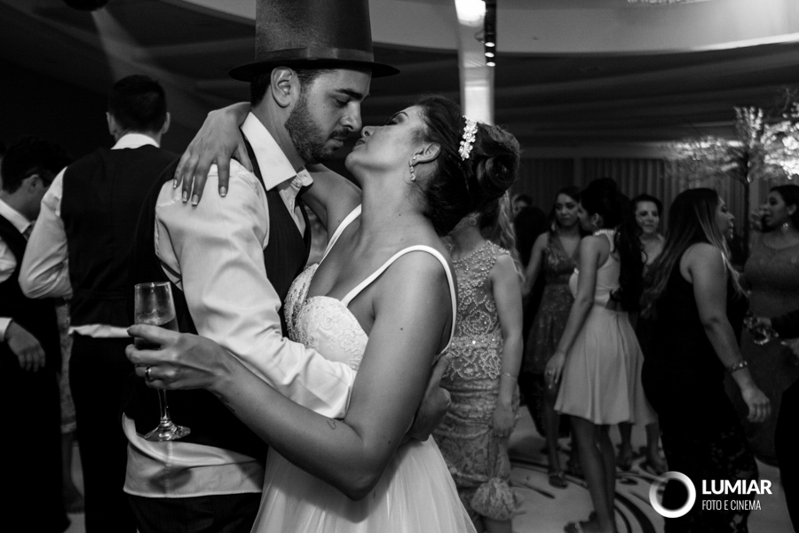 recém casados e apaixonados