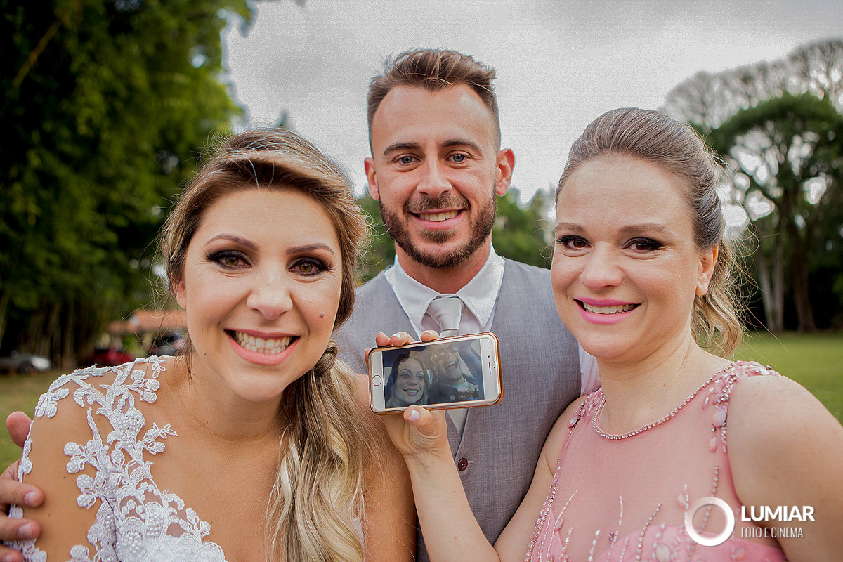 cumprimento dos noivos