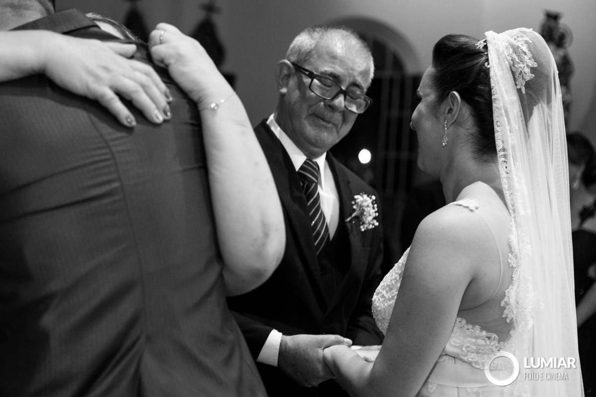 pai se emociona na hora dos cumprimentos