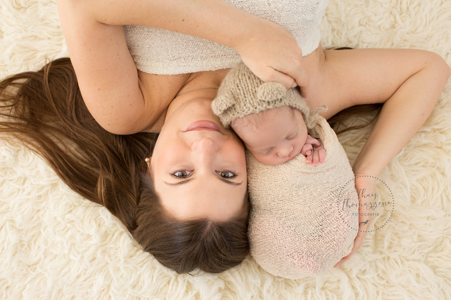 ensaio de newborn com foto mamãe e bebê
