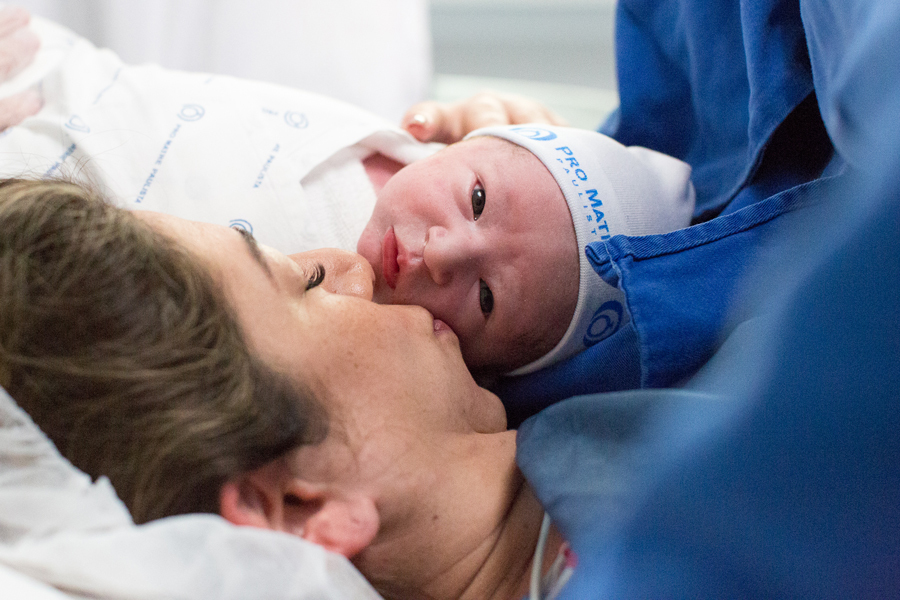 mamãe e bebê  - fotografia de parto