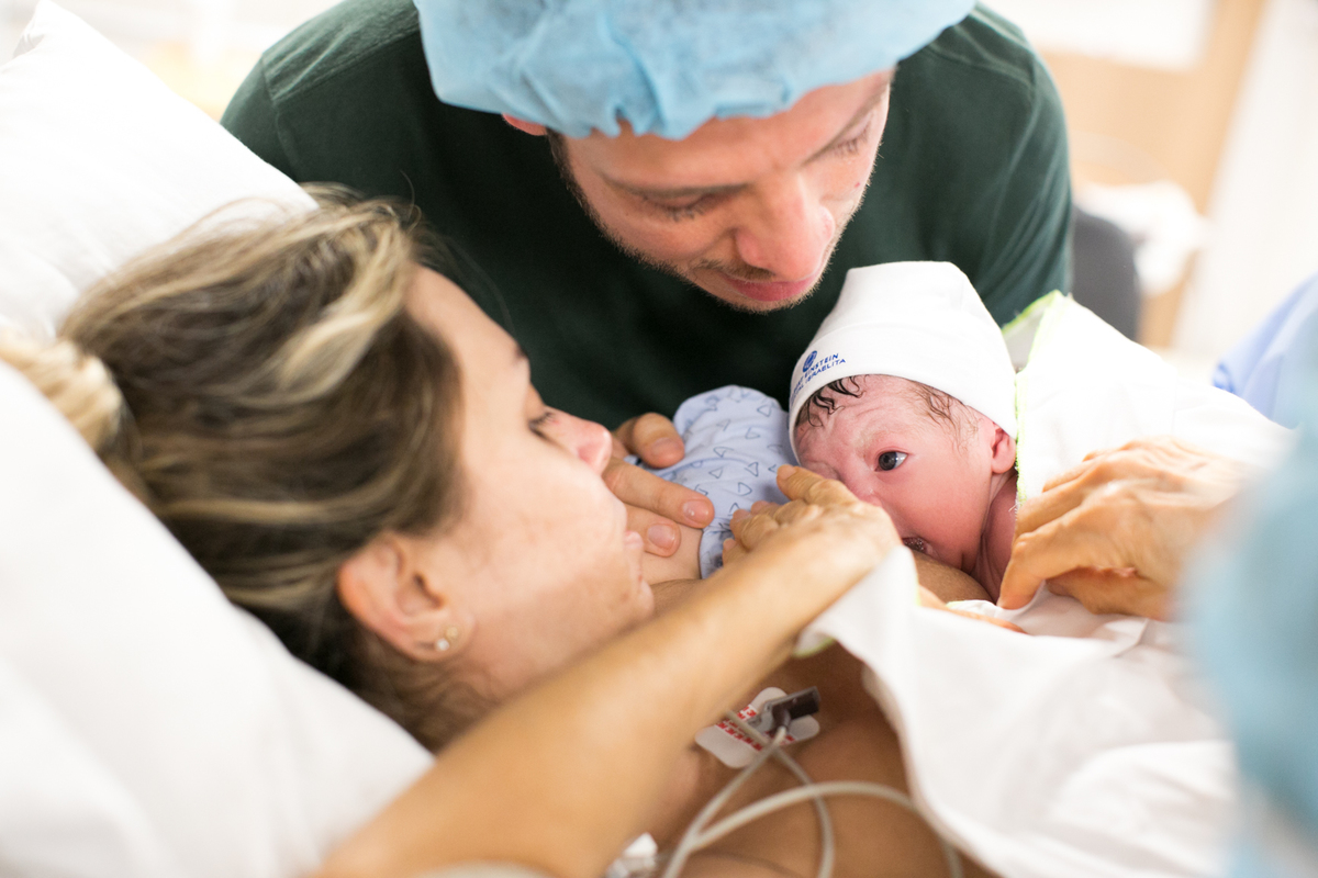 os primeiros minutos de vida de um bebe
