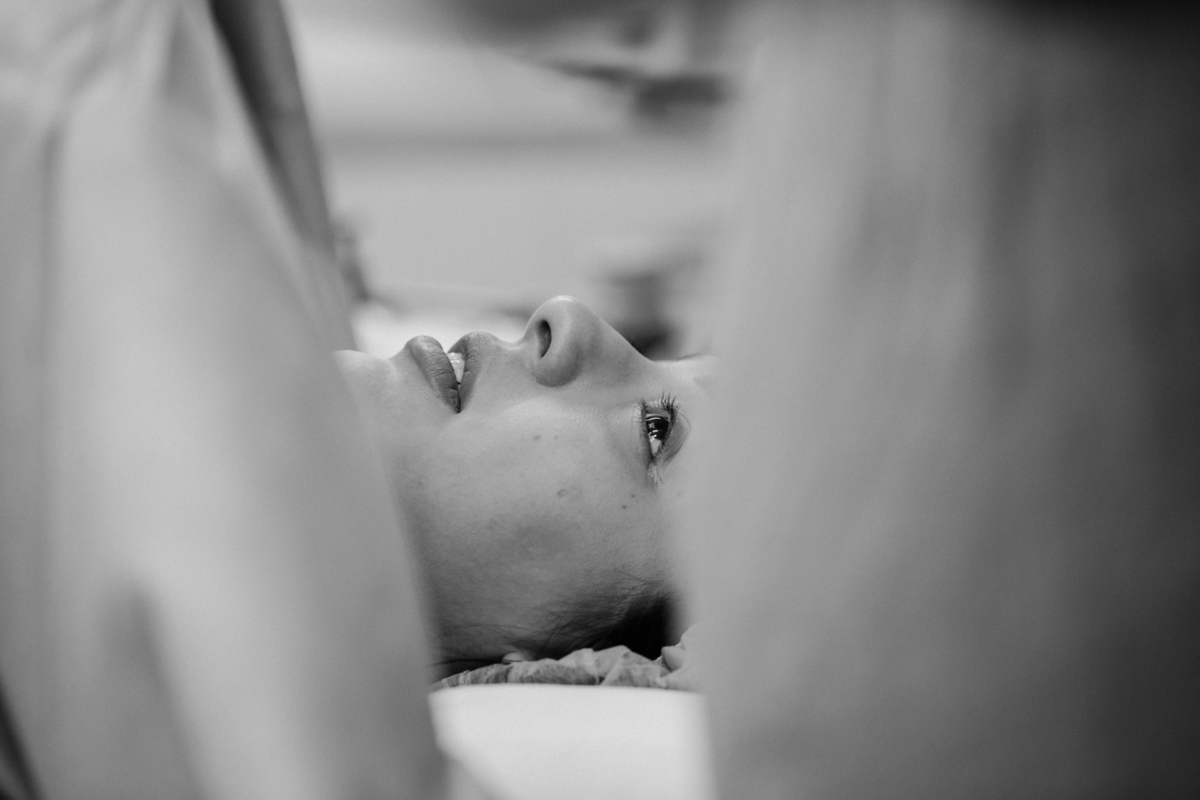 fotografando os detalhes de um nascimento