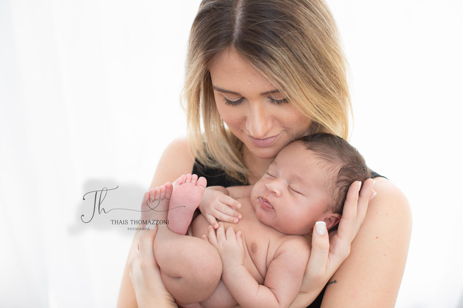 foto de bebe com a mãe