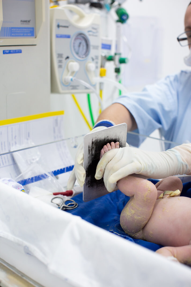 carimbo do pezinho na maternidade