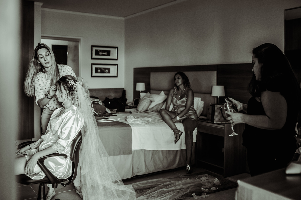 preparación de la novia con las amigas