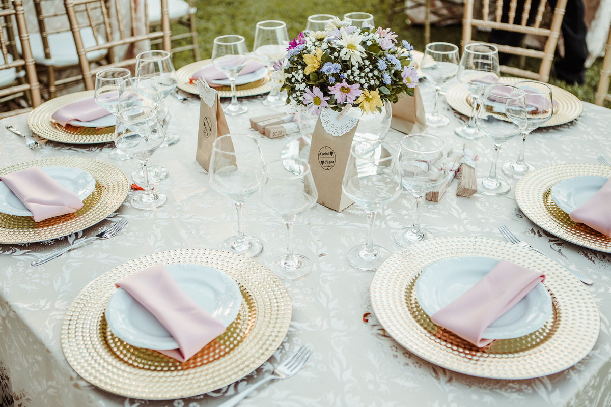 platos y decoración 5 estrella para los novios mas exigentes