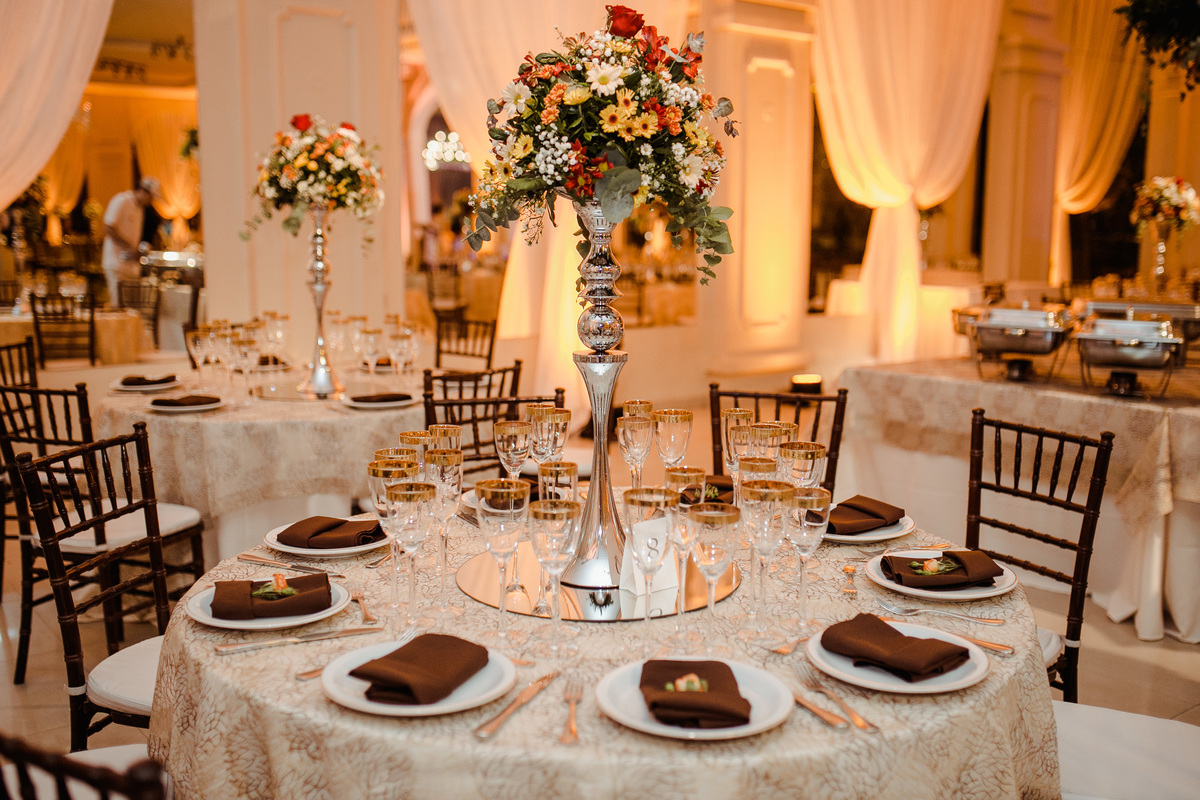 hermosa decoración de la mesa para una fiesta de colación fantastica