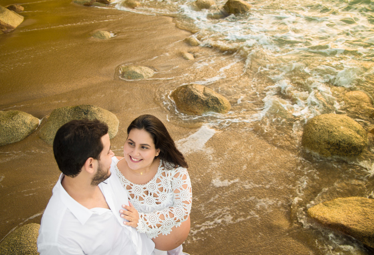 Lindo ensaio da gestante Laisa realizado em Recife.