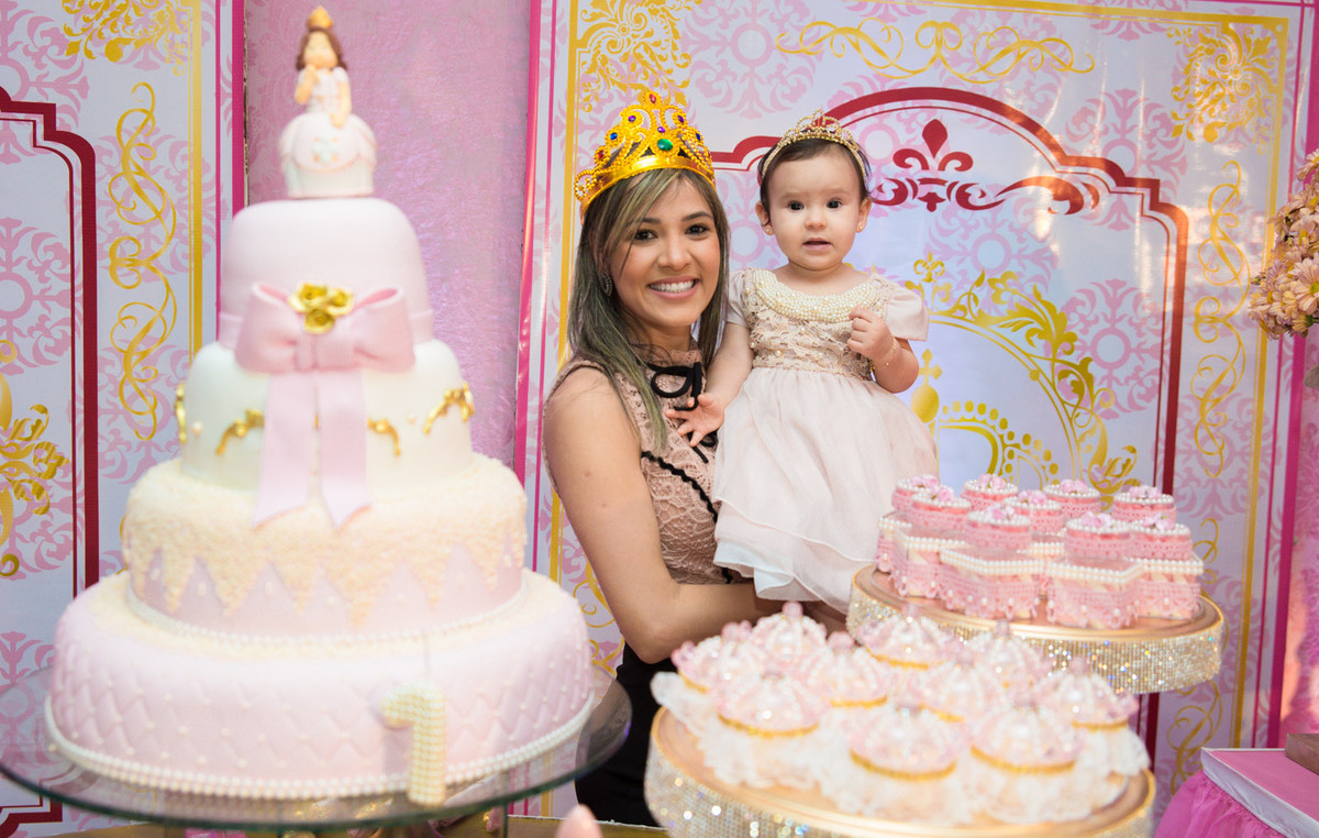 Melissa com sua mae posando para fotos, Fotógrafo de casamento e inifantil Hugo Maranhão - Recife/PE