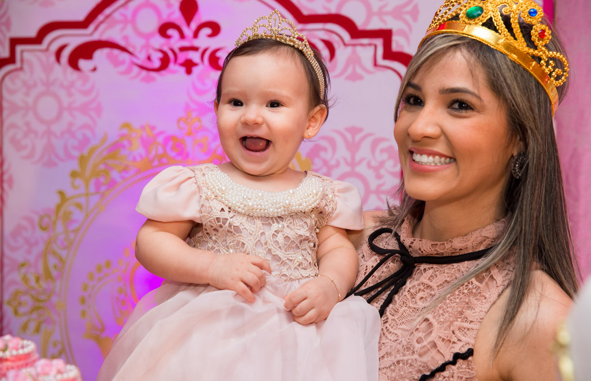Melissa com sua mae posando para fotos, Fotógrafo de casamento e inifantil Hugo Maranhão - Recife/PE