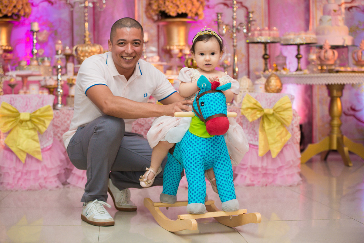 Melissa com seu padrinho em sua festa de 1 ano Fotógrafo de casamento e inifantil Hugo Maranhão - Recife/PE