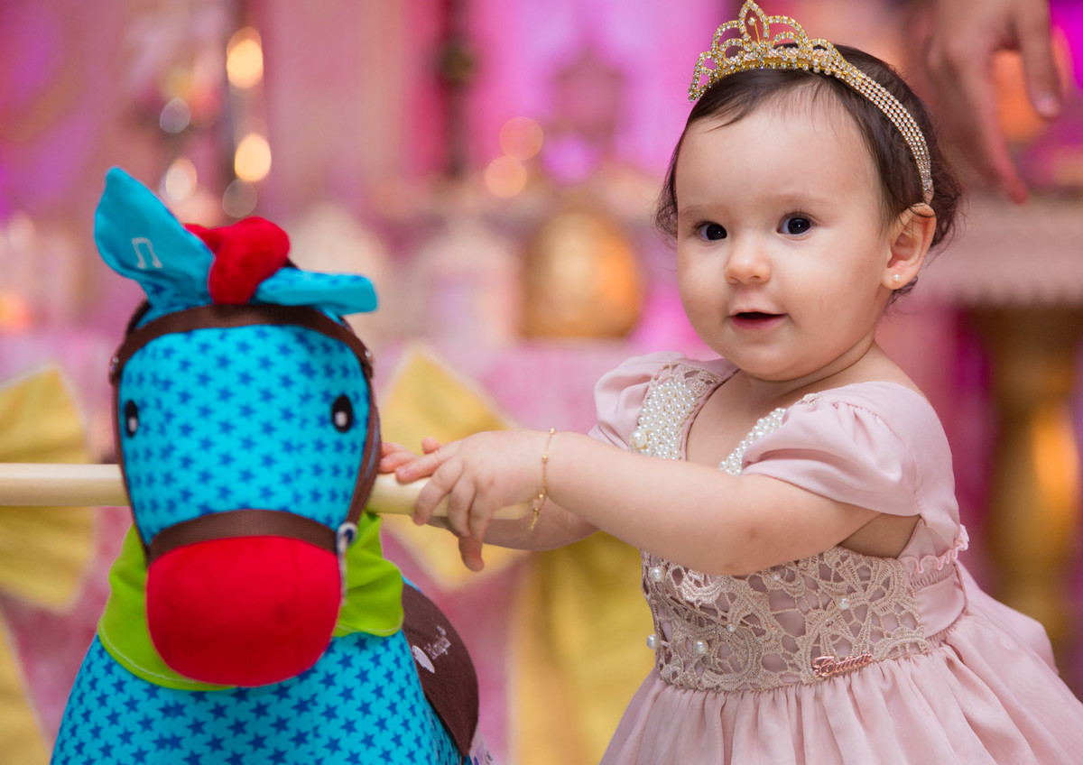 Melissa posando para foto, Fotógrafo de casamento e inifantil Hugo Maranhão - Recife/PE