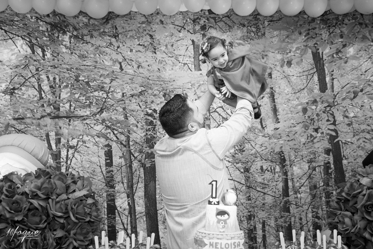 Heloísa brincando com seu pai na sua festa de 1 ano em Recife/PE