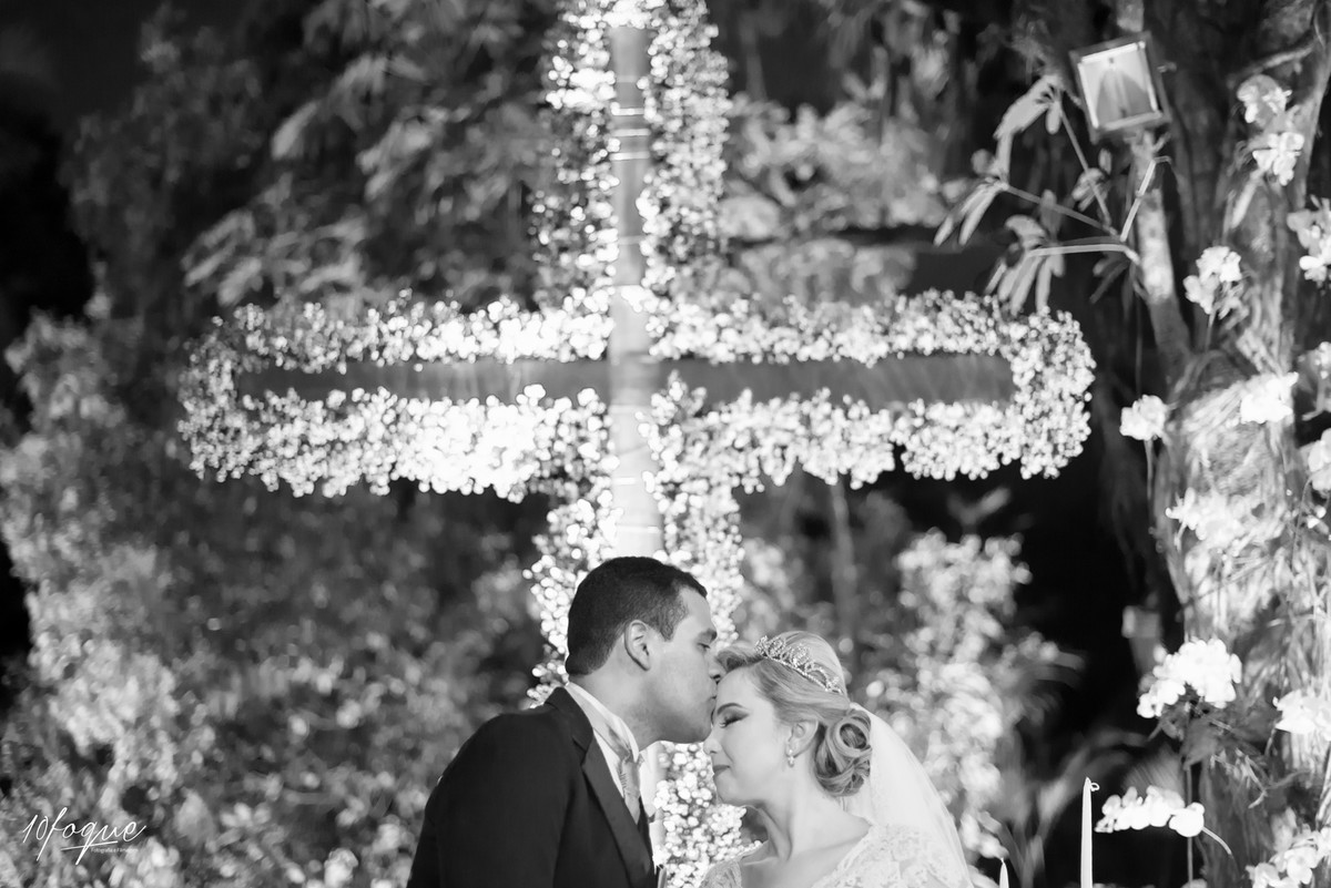 Hora do beijo no casamento de Alliny e Wilton realizado em Recife - Pernambuco.