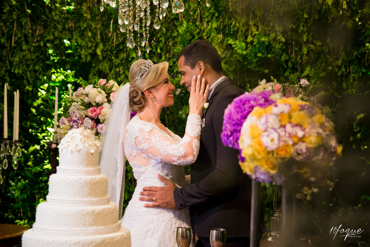 Hora do beijo no casamento de Alliny e Wilton realizado em Recife - Pernambuco.