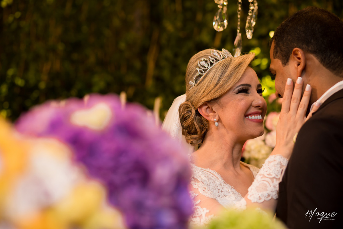 Hora do beijo no casamento de Alliny e Wilton realizado em Recife - Pernambuco.