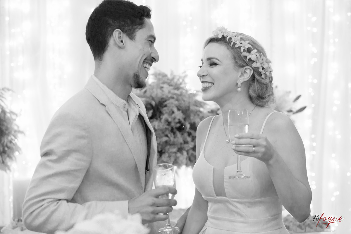 Hora do beijo no casamento de Agislane e Adriano realizado em Recife - Pernambuco