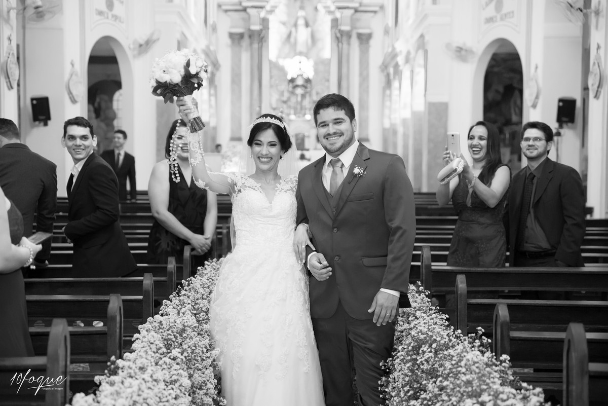 Hora do beijo no casamento de Anna e Romero realizado em Recife - Pernambuco.