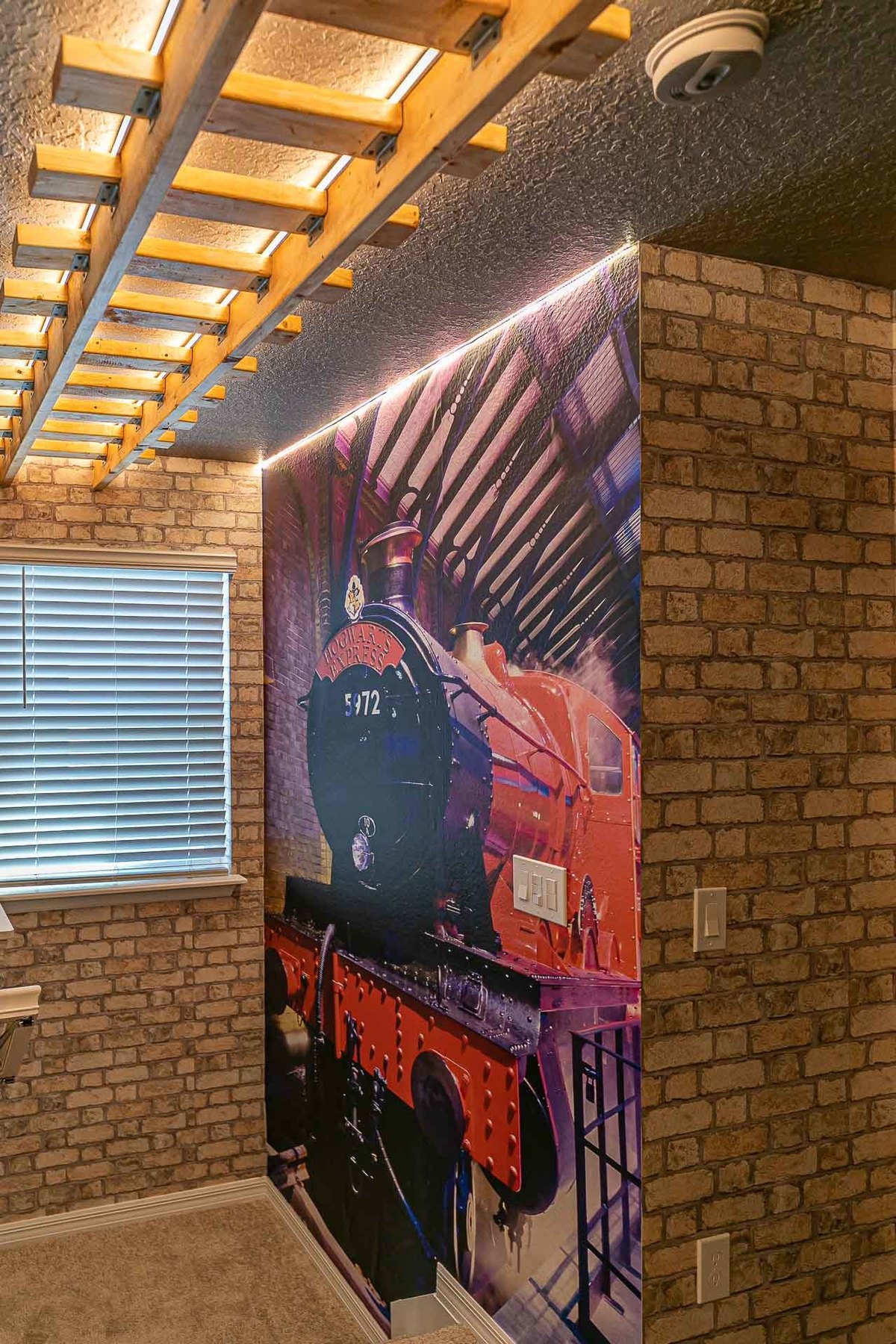 Elegant and Playful Lounge Area: Showcasing a seamless blend of elegance and playful design, this interior photography captures a lounge area that is both stylish and welcoming in an Orlando vacation home.
