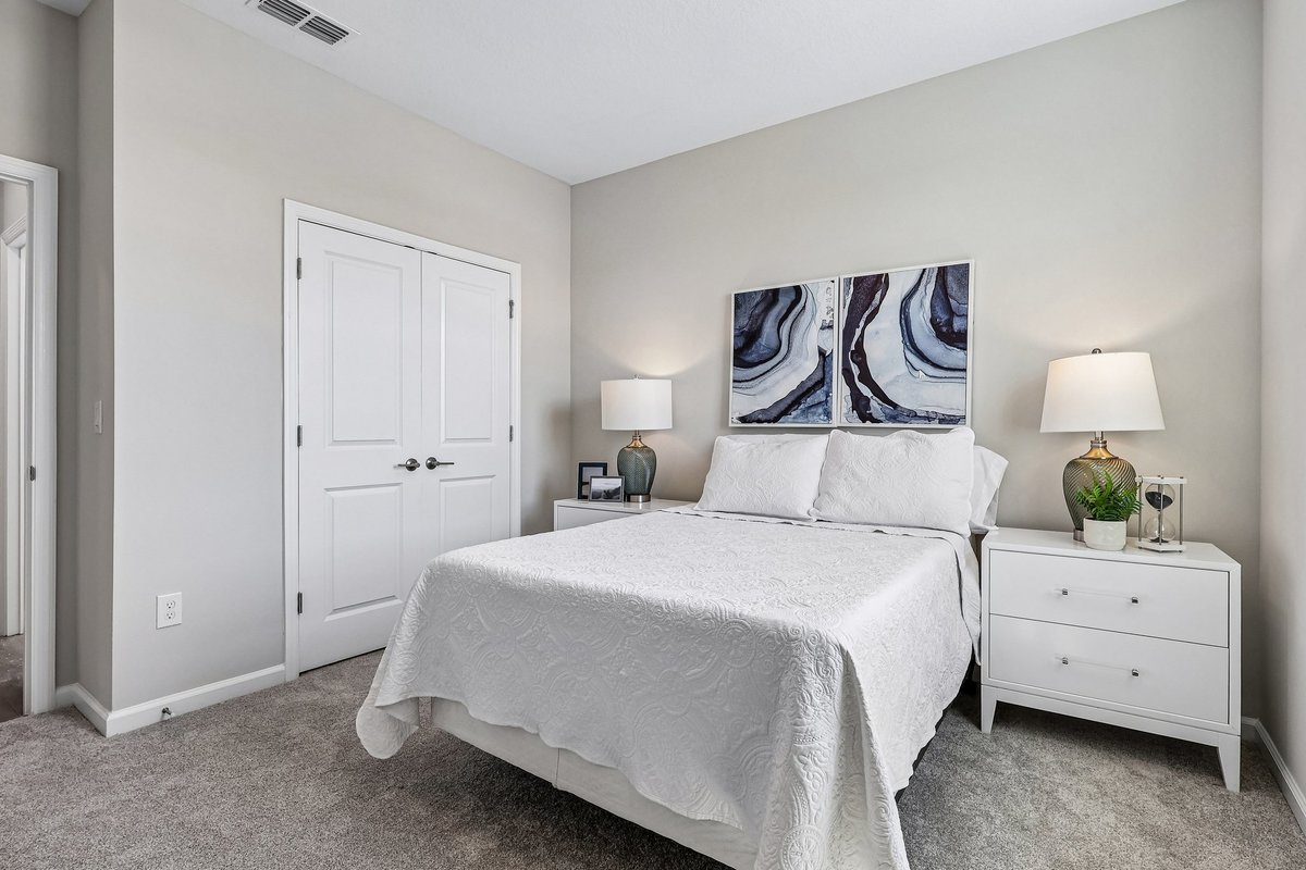 guest-bedroom-queen-bed-white-nightstands-abstract-wall-art-double-closet-carpet-5348-ctr-lk-rnch-blvd-st-cloud-fl