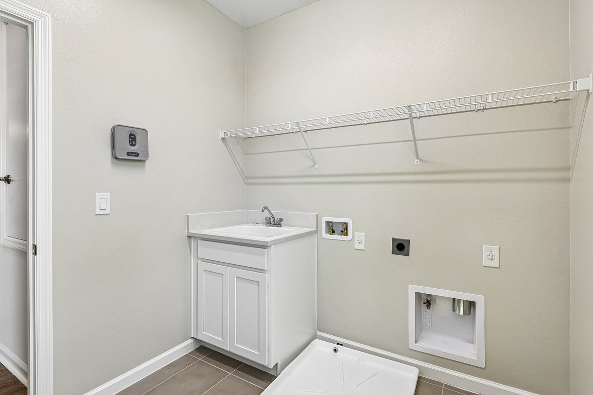 laundry-room-utility-sink-wire-shelving-washer-dryer-hookups-tile-flooring-5348-ctr-lk-rnch-blvd-st-cloud-fl
