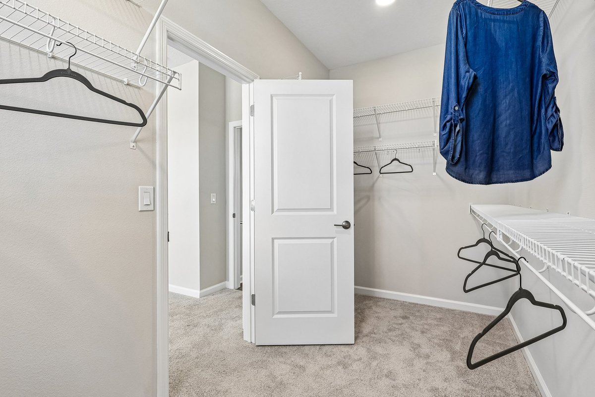 spacious-walk-in-closet-wire-shelving-carpet-flooring-master-bedroom-5348-ctr-lk-rnch-blvd-st-cloud-fl