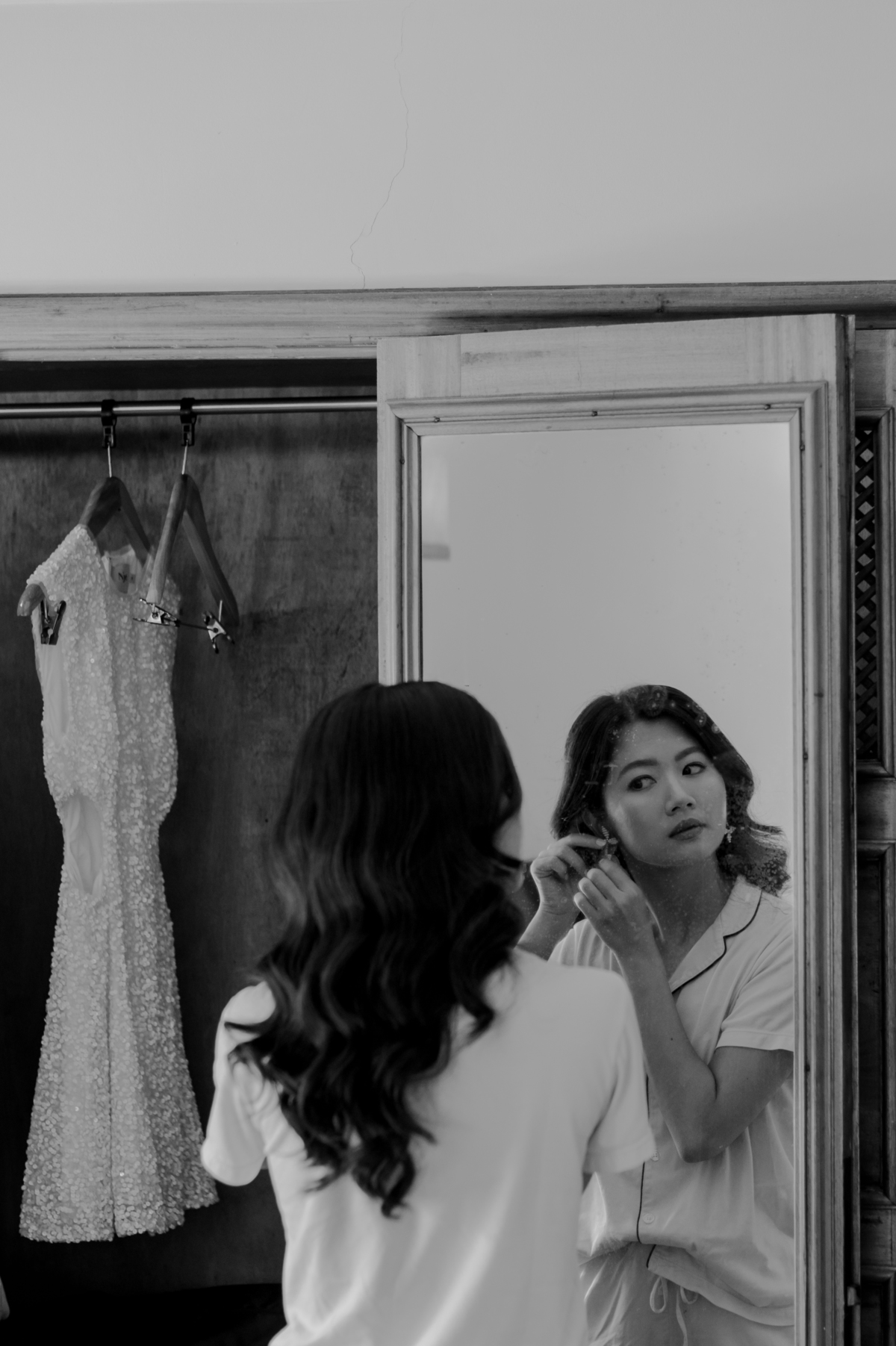 Bride-putting-earings-during-preparation
