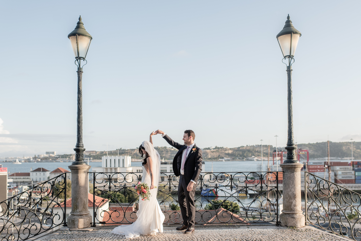 Bride-and-groom-dancing-in-Lisbon-after-the-ceremony