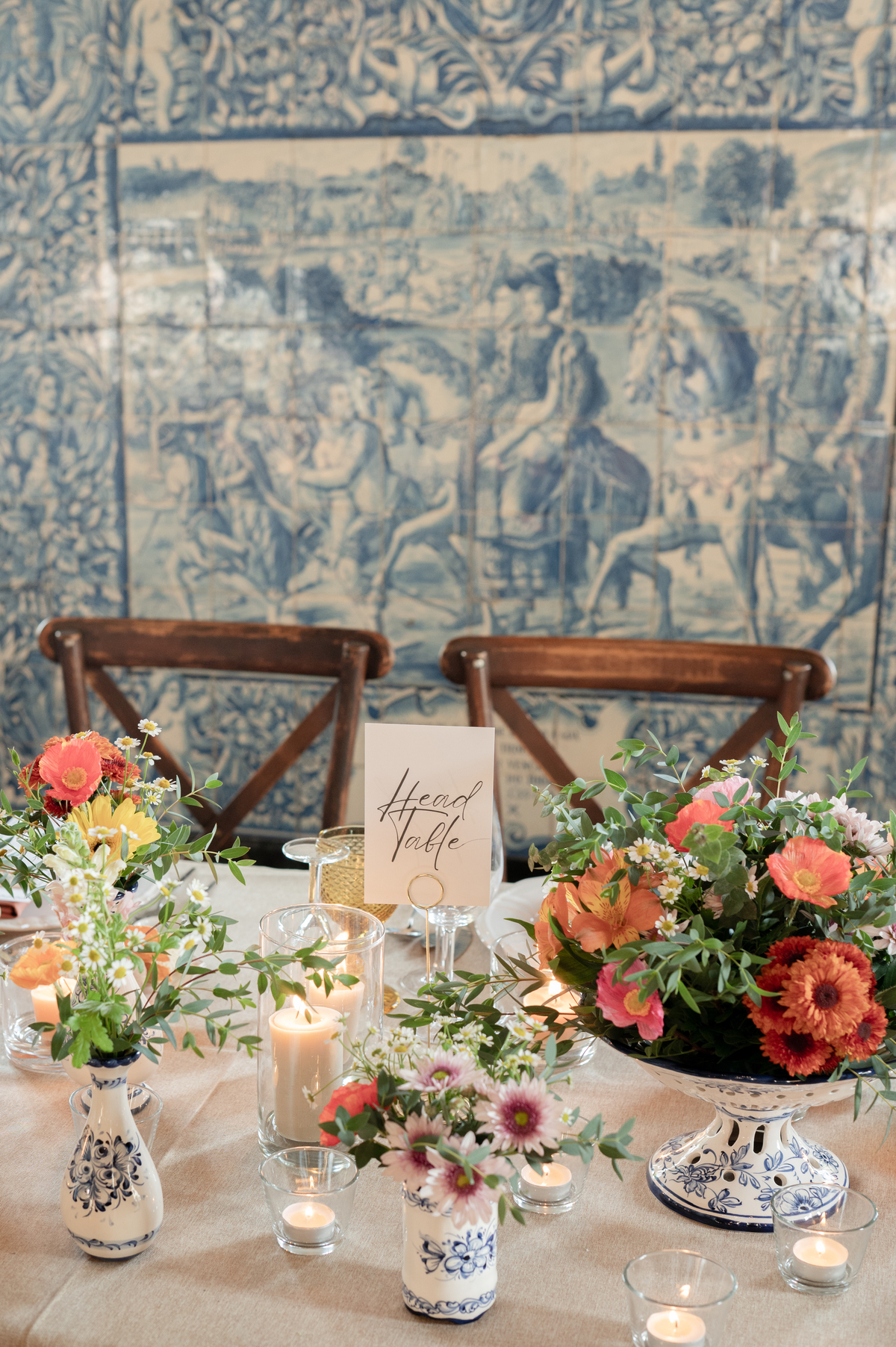 Close-up-of-flowers-and-wedding-table-set-up 