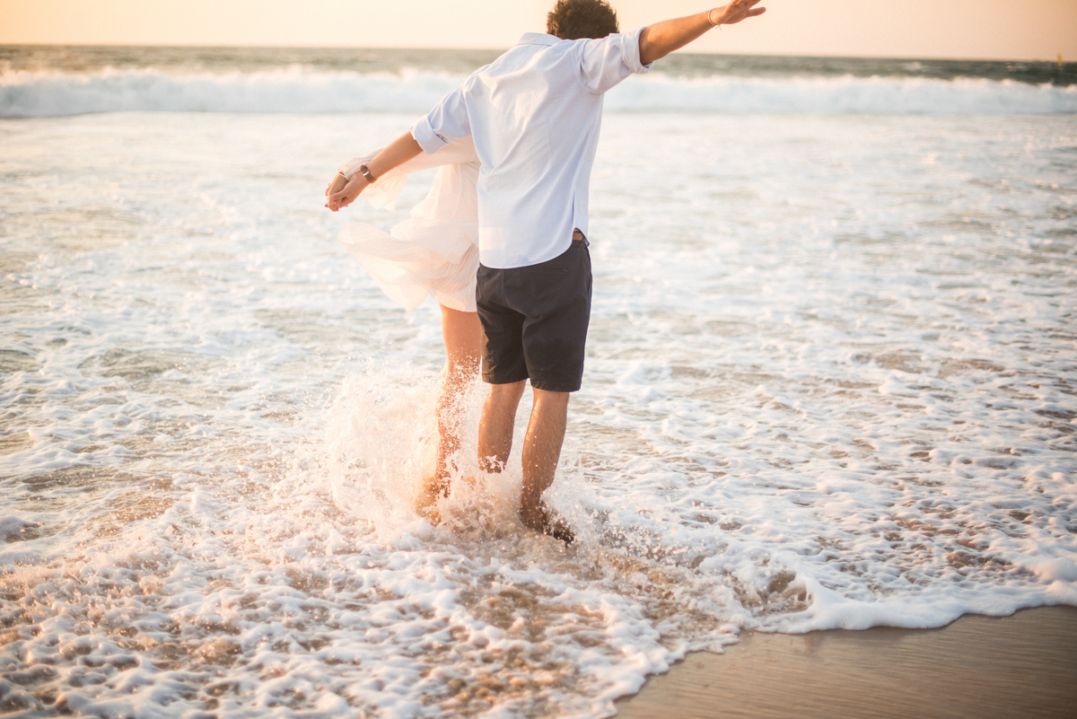 sessão de noivado na praia, sessão na praia