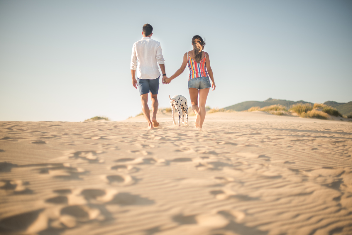 beach couple session in portugal