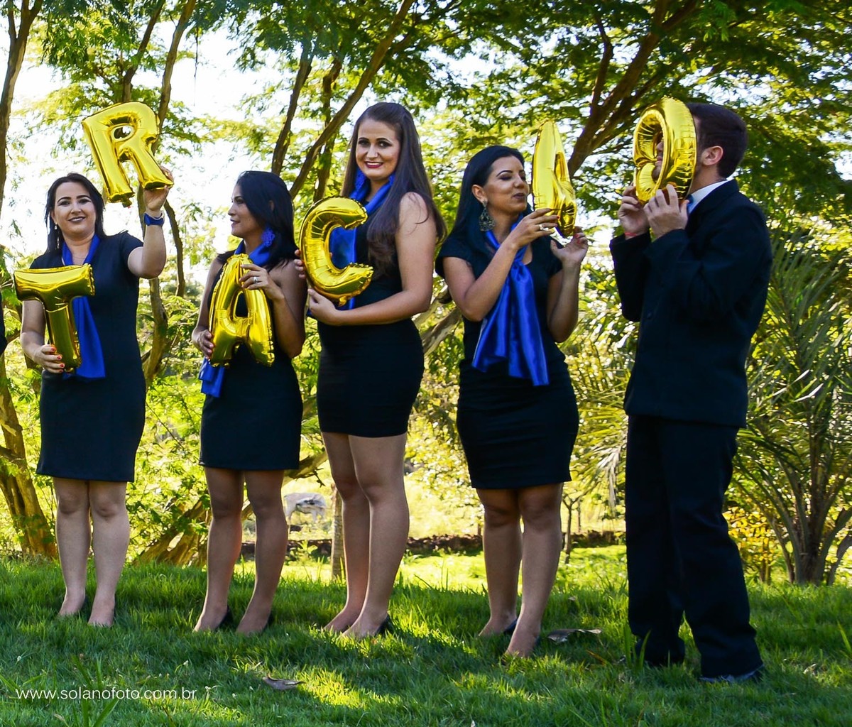A Comissão De Formatura De Certa Turma