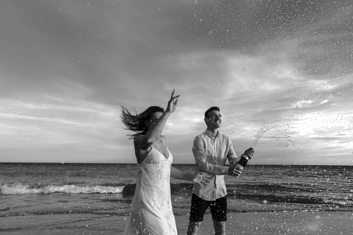 Sessão de Noivado na Praia