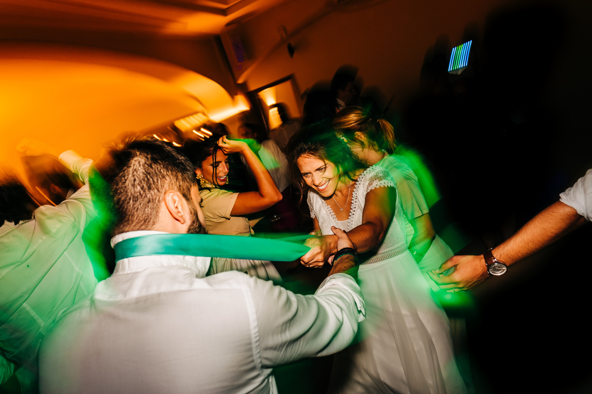 Noiva com irmão a Dançar