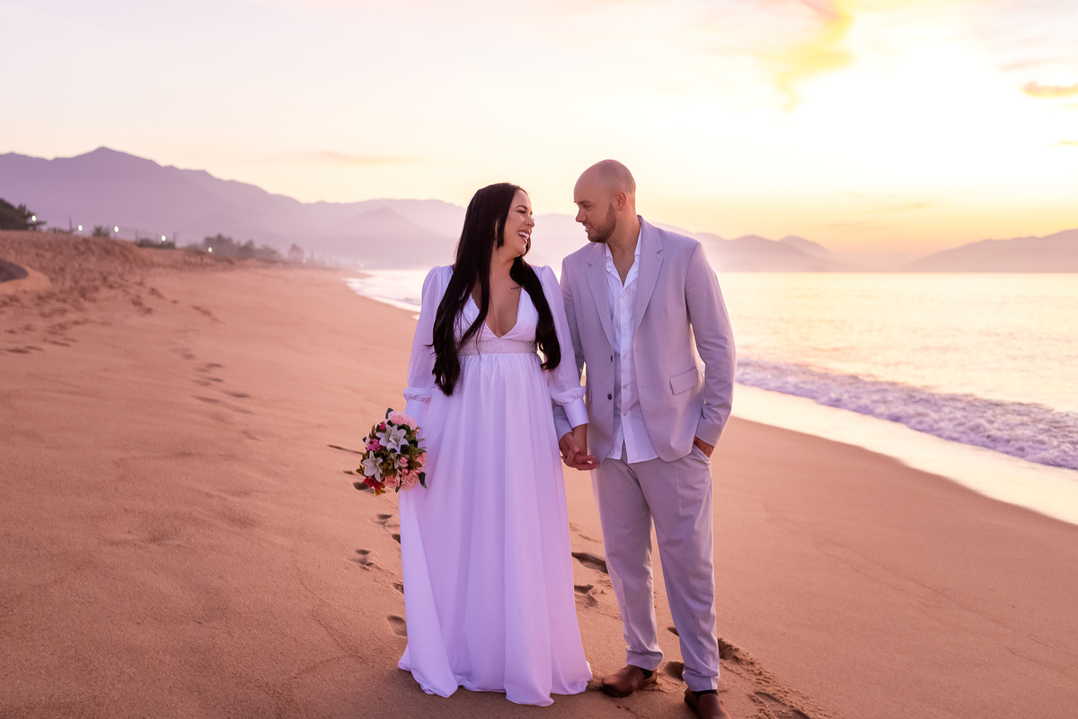 Wedding na praia - Pré-Wedding em Caraguatatuba - Praia da Lagoa Azul - Wedding Daniela e Lucas