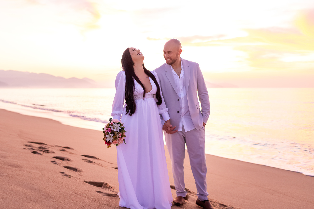 Wedding na praia - Pré-Wedding em Caraguatatuba - Praia da Lagoa Azul - Wedding Daniela e Lucas