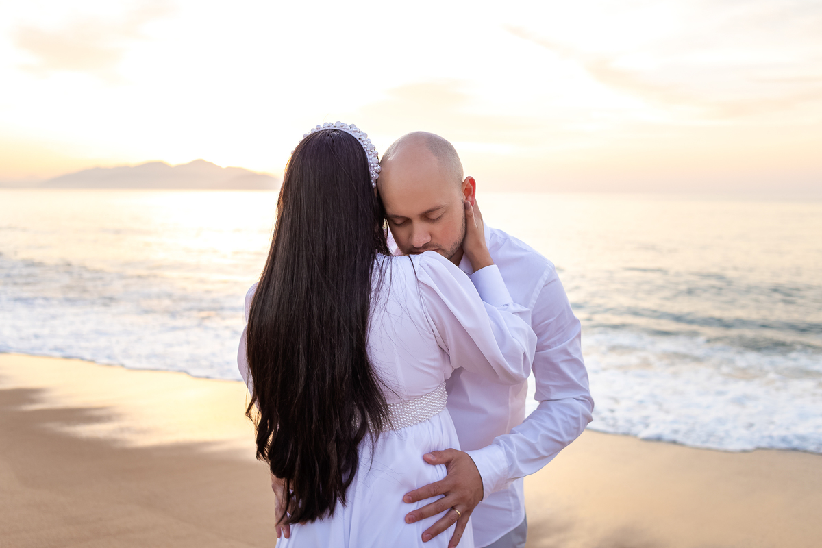 Wedding na praia - Pré-Wedding em Caraguatatuba - Praia da Lagoa Azul - Wedding Daniela e Lucas