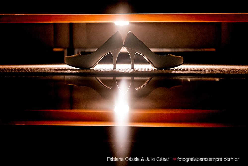 noiva, brinco da noiva, noiva buque vermelho, madrinha de rosa claro, vestido de madrinha rosé, vestido de madrinha rosa claro, casamento no atmosphera, atmosphera guaruja, dia da noiva na tabata gomes.