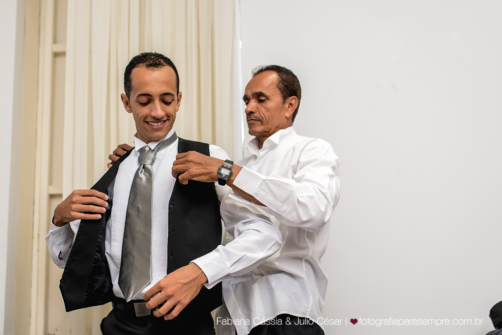 noiva, brinco da noiva, noiva buque vermelho, madrinha de rosa claro, vestido de madrinha rosé, vestido de madrinha rosa claro, casamento no atmosphera, atmosphera guaruja, dia da noiva na tabata gomes.
