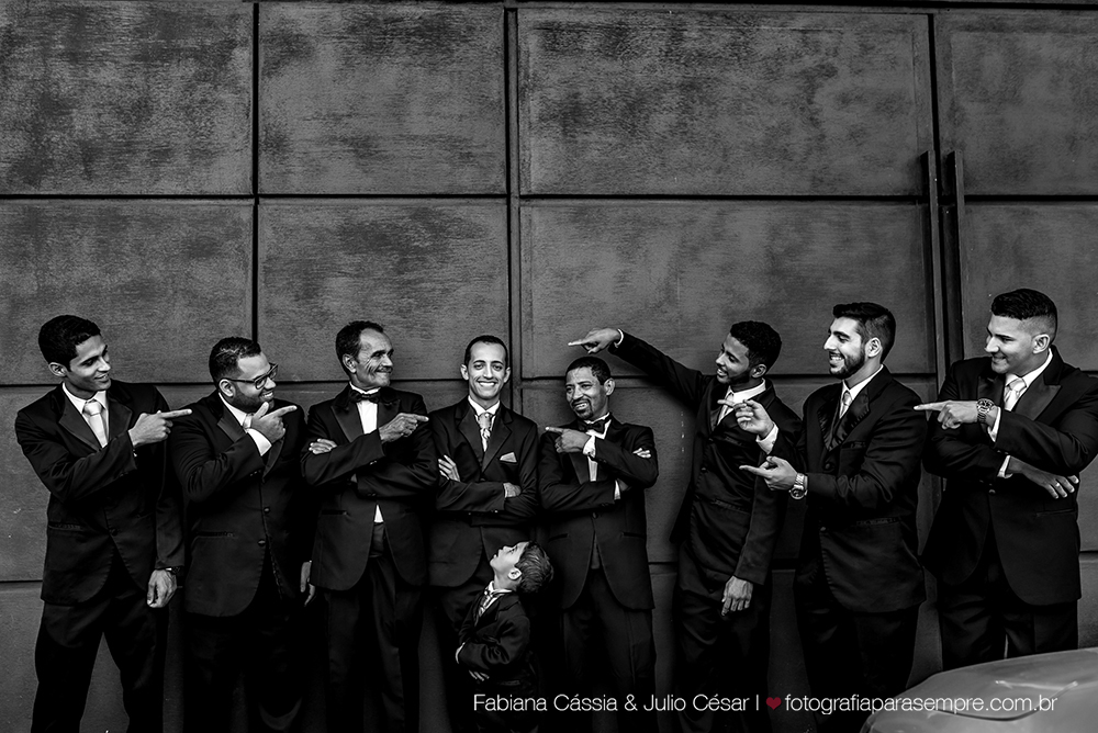 noiva, brinco da noiva, noiva buque vermelho, madrinha de rosa claro, vestido de madrinha rosé, vestido de madrinha rosa claro, casamento no atmosphera, atmosphera guaruja, dia da noiva na tabata gomes.