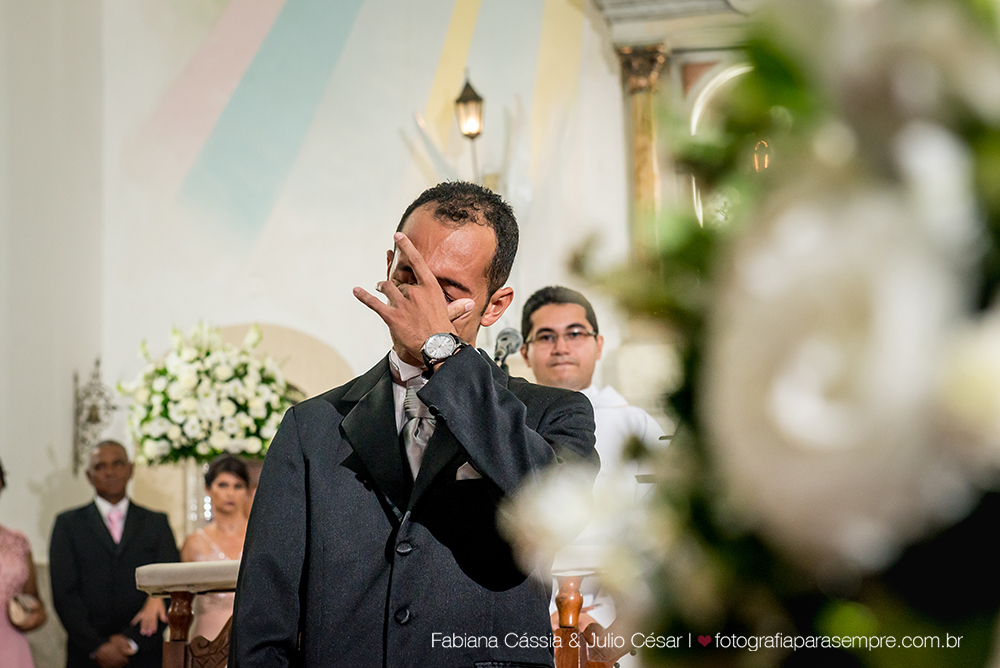 noiva, brinco da noiva, noiva buque vermelho, madrinha de rosa claro, vestido de madrinha rosé, vestido de madrinha rosa claro, casamento no atmosphera, atmosphera guaruja, dia da noiva na tabata gomes.