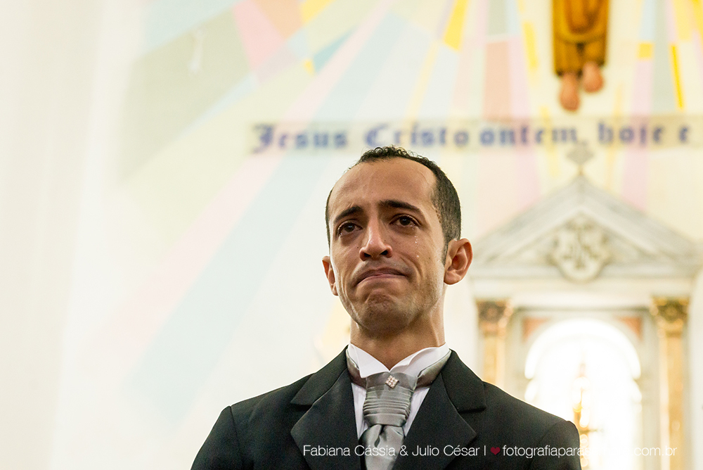 noiva, brinco da noiva, noiva buque vermelho, madrinha de rosa claro, vestido de madrinha rosé, vestido de madrinha rosa claro, casamento no atmosphera, atmosphera guaruja, dia da noiva na tabata gomes.