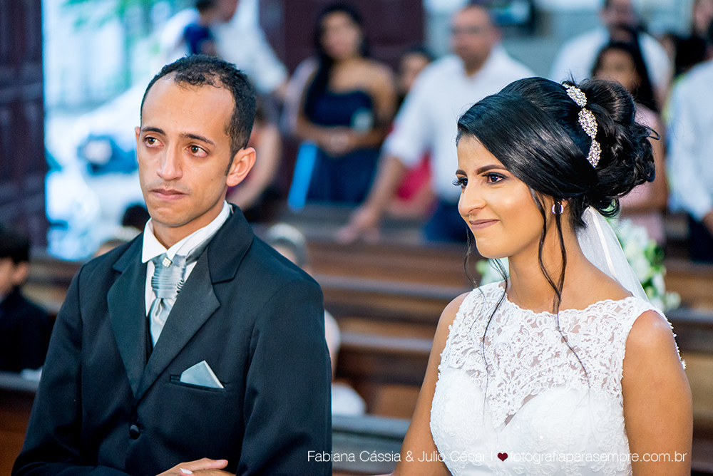 noiva, brinco da noiva, noiva buque vermelho, madrinha de rosa claro, vestido de madrinha rosé, vestido de madrinha rosa claro, casamento no atmosphera, atmosphera guaruja, dia da noiva na tabata gomes.