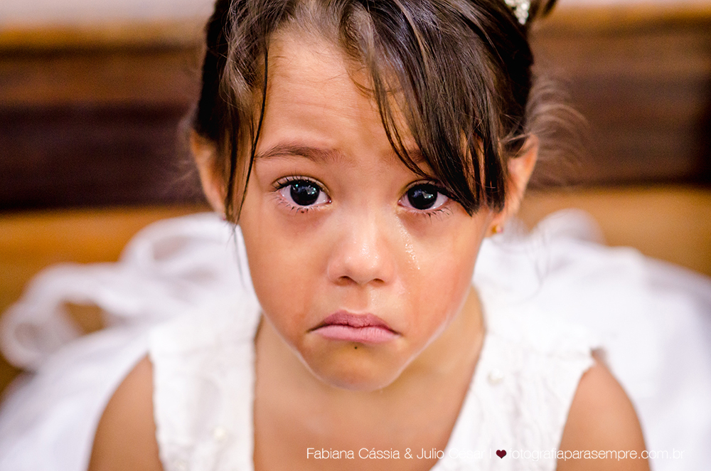 noiva, brinco da noiva, noiva buque vermelho, madrinha de rosa claro, vestido de madrinha rosé, vestido de madrinha rosa claro, casamento no atmosphera, atmosphera guaruja, dia da noiva na tabata gomes.
