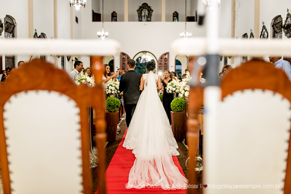 noiva, brinco da noiva, noiva buque vermelho, madrinha de rosa claro, vestido de madrinha rosé, vestido de madrinha rosa claro, casamento no atmosphera, atmosphera guaruja, dia da noiva na tabata gomes.