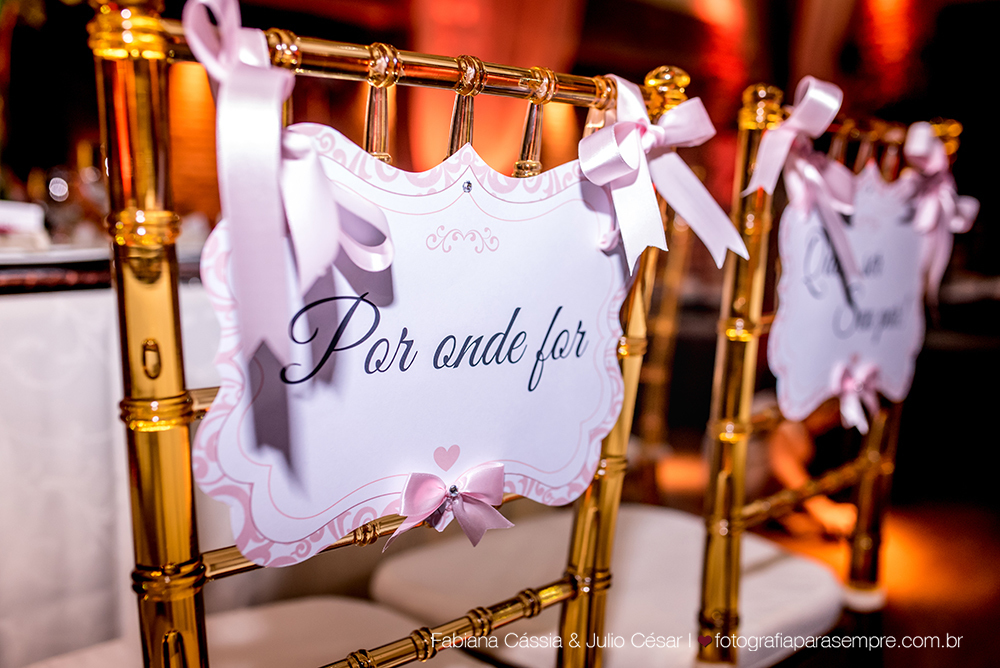 noiva, brinco da noiva, noiva buque vermelho, madrinha de rosa claro, vestido de madrinha rosé, vestido de madrinha rosa claro, casamento no atmosphera, atmosphera guaruja, dia da noiva na tabata gomes.