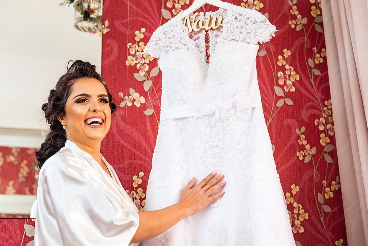 casais fotografos, vestido de noiva, terno de noivo, fotografos em cubatão, festa de casamento no acic, acic cubatão, claudia cordeiro decoração, decoração clean, decoração dourado com branco, noivas andrea coiffeur